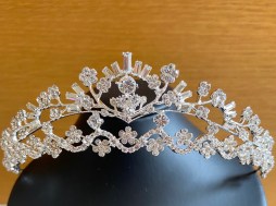 Silver tiara with diamante and crystal - 39mm